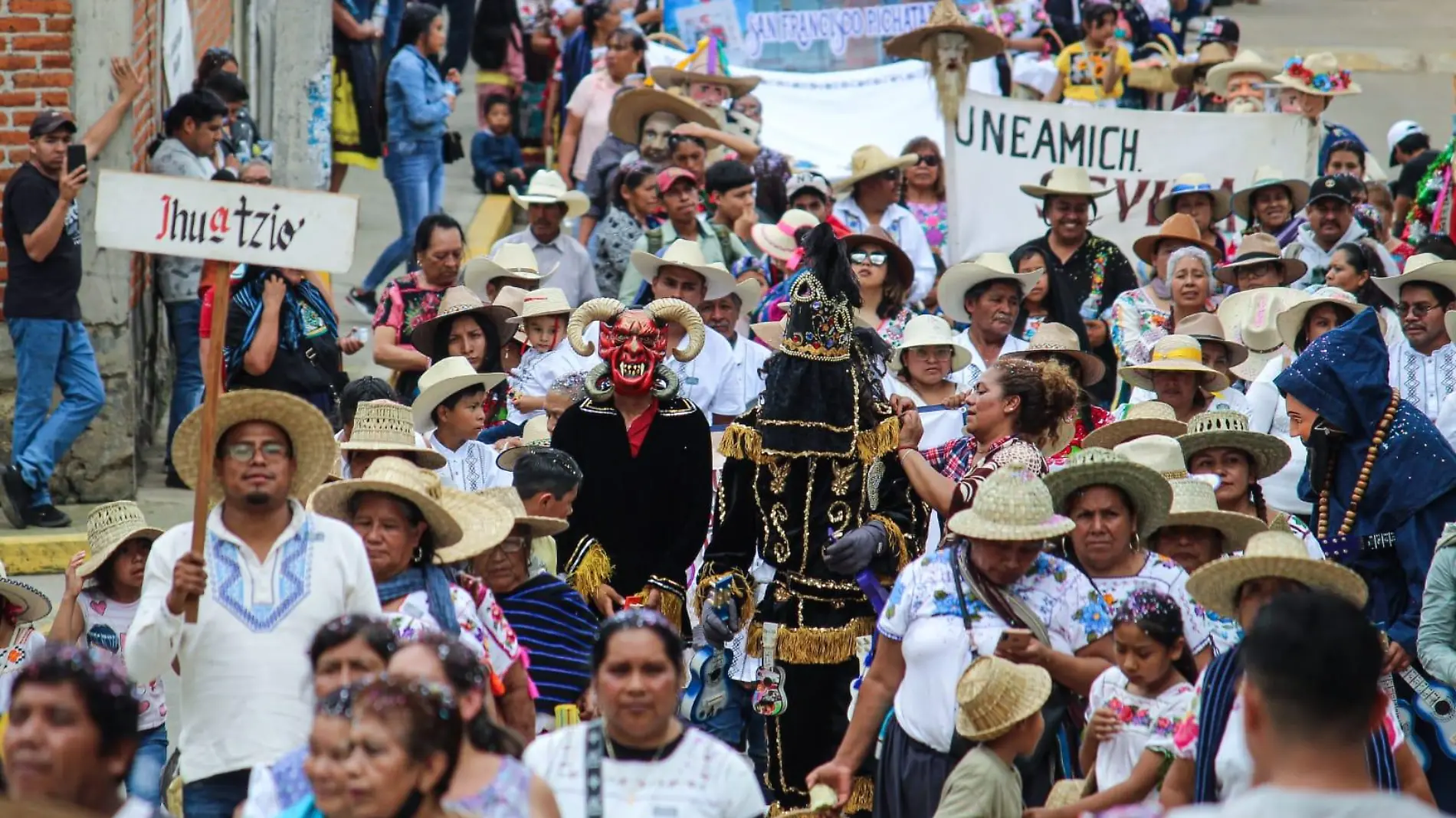 Desfile de los artesanos en San Felipe de Los Herreros 5